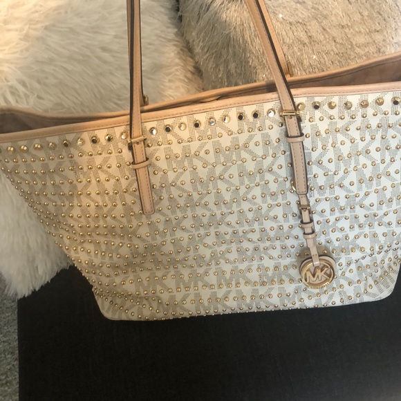 Michael Kors Jet Set Travel Medium Stud Tote - Picture 1 of 6